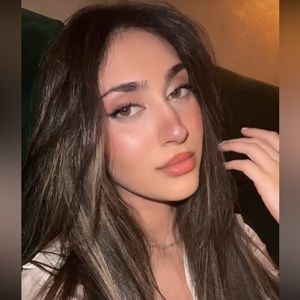 Meet your Posher, Esha